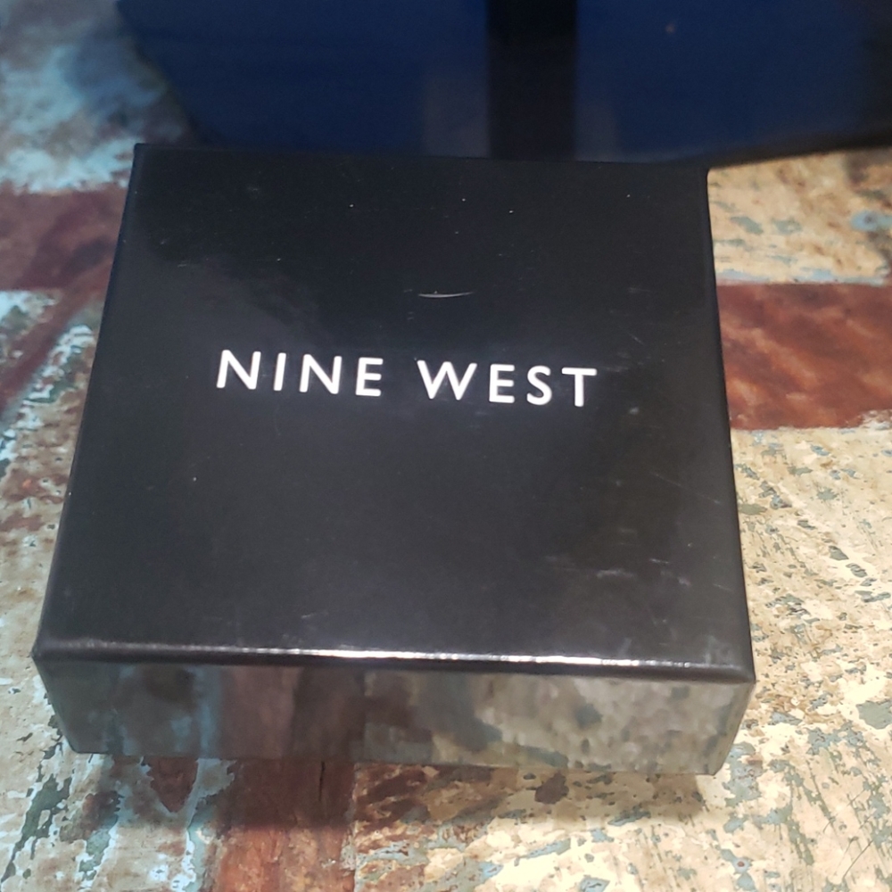 COPY - Nine West Heart Toggle Bracelet - Picture 3 of 3